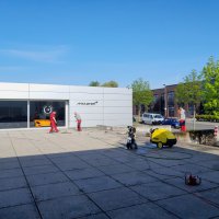 Betonreinigung Bodenflächen bei McLaren & Aston Martin