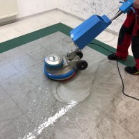Grundreinigung Kunststoffboden mit Versiegelung