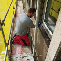 Glasreinigung nach geschliffener Außenfassade