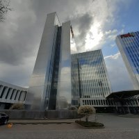 Neuzugang Glasreinigung RWi4-Gebäude